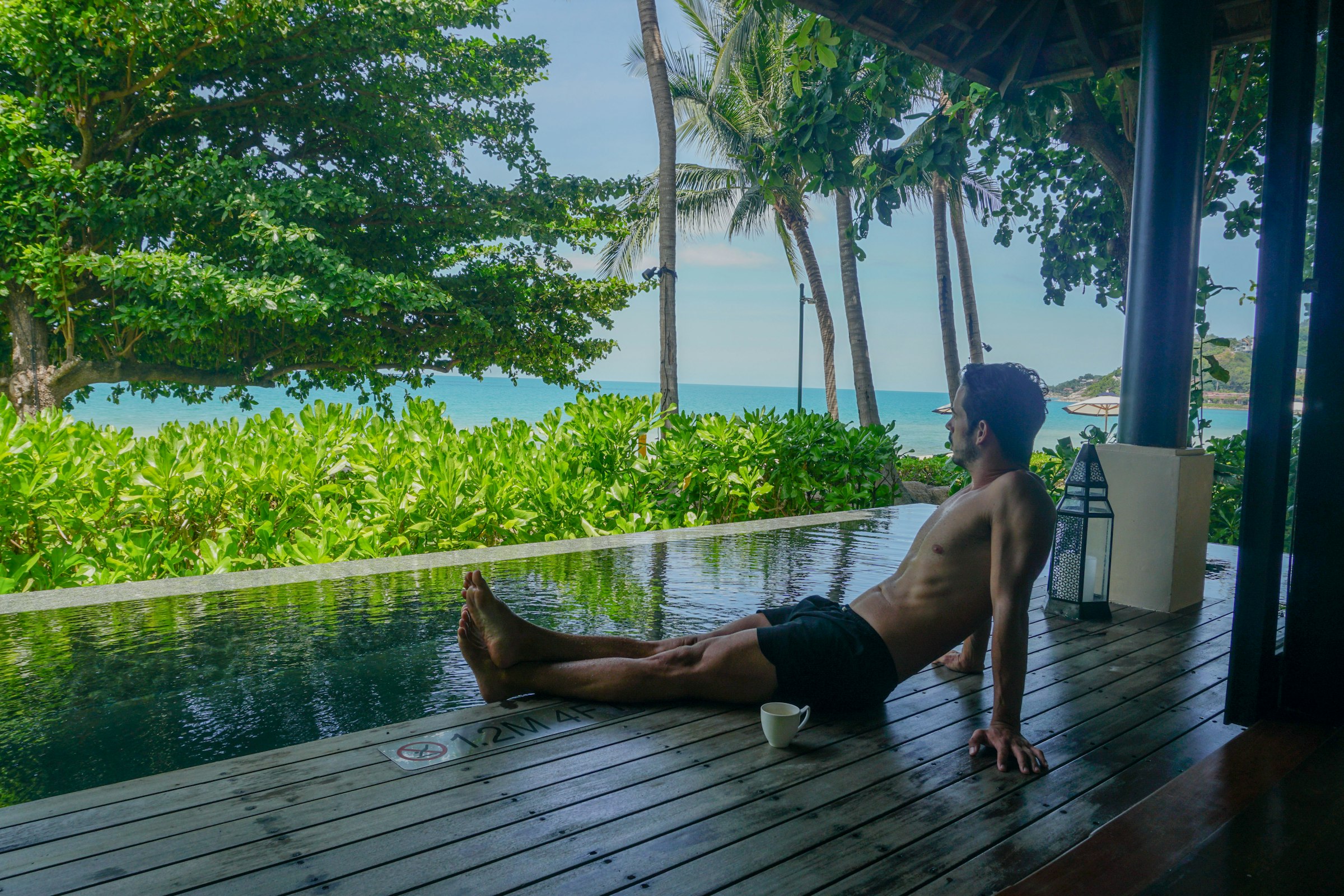Infinity pool to the sea